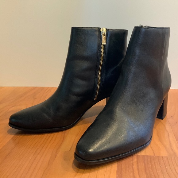 Calvin Klein Black Pointed Toe Bootie Sz 7.5 - Picture 3 of 3